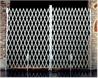 แผงกั้นเหล็กยืดหดได้, แผงยืดหดได้ แบบมีล่้อ