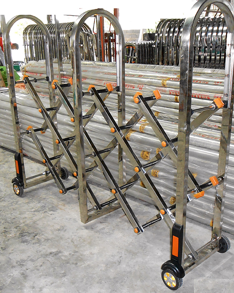 แผงกั้นเลื่อนพับ